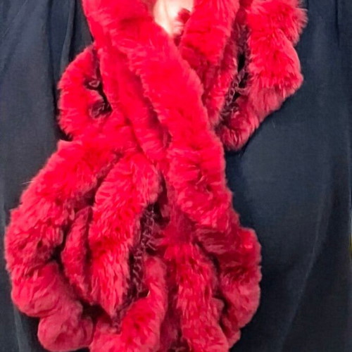Fur scarf in red color like new