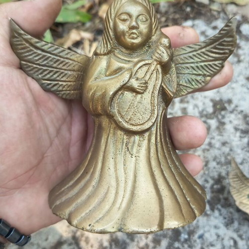 Vintage brass angel figurine like new, decorative
