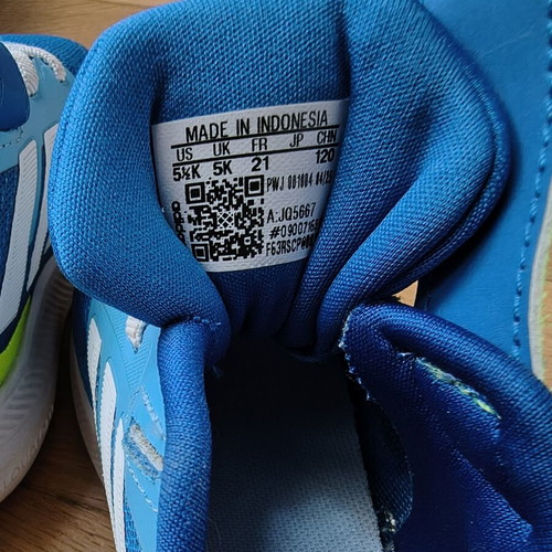 Adidas baby shoes size 21
