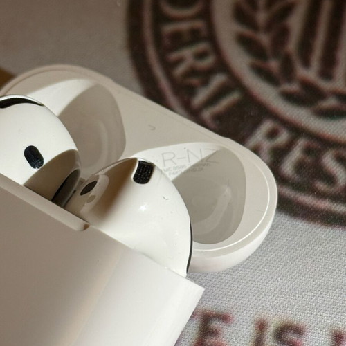 Air Pods 4 like new without cancellation