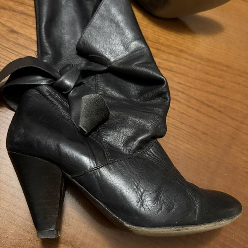 The Xdye Trademark black leather boots size 39 used