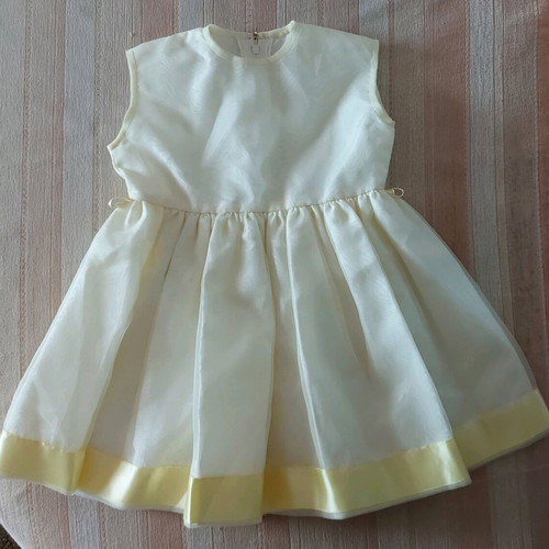 Girls' dress used, size 98 cm, soft yellow