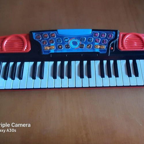 Electronic piano like new with minimal use