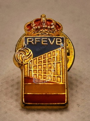 Collectible pin of Royal Spanish Volleyball Federation like new