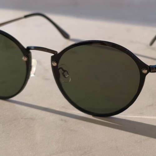 Sunglasses with round lenses like new, black and gray