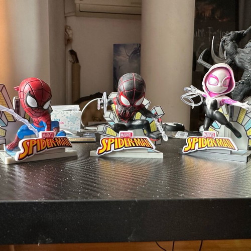 Spider Man collection figures like new