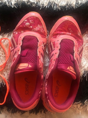 Asics athletic shoes used, size 40, pink and purple