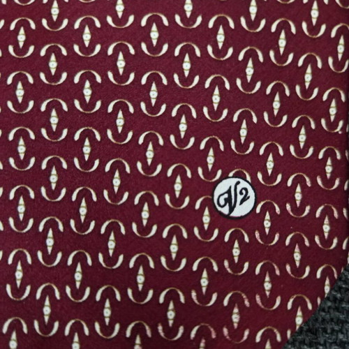 Versace V2 tie like new, 100% silk, red