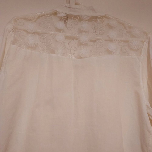 Women's shirt like new, white, size large, cotton blend