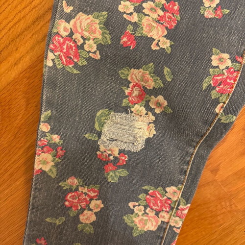 Billabong Printed Women's Jean like new, size XS