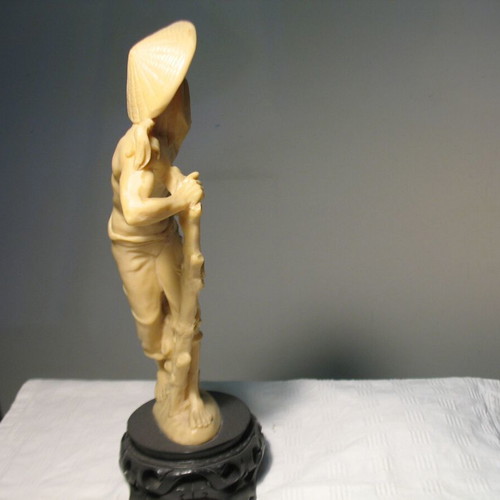 Bone figurine, excellent sculpture.