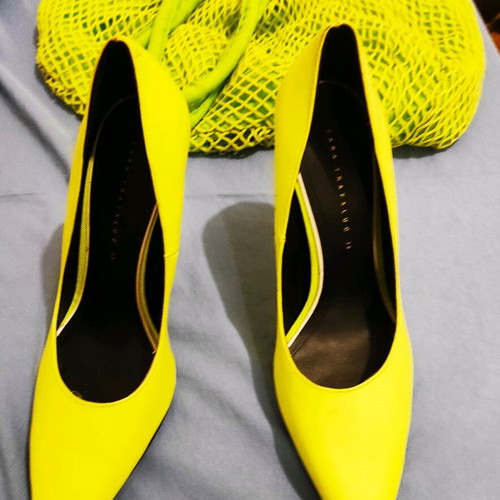 Zara Traffaluc heels size 39 fluoro yellow like new with gift bag