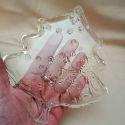 Glass Christmas tree plates set of 2 like new
