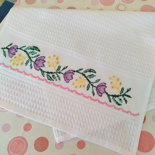 Set of three embroidered kitchen towels, 100% cotton
