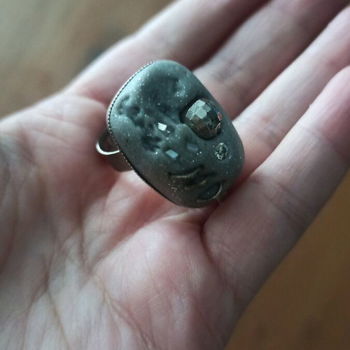Adjustable ring silver with gray stone new