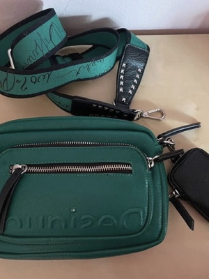 Desigual green crossbody bag like new with detachable wallet