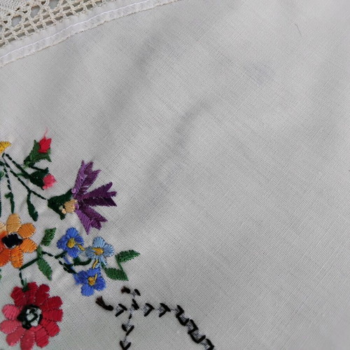 Handmade round tablecloth 95cm with vintage embroidery and lace like new