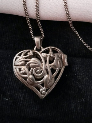 Silver necklace 925 with Clogau photo locket excellent condition