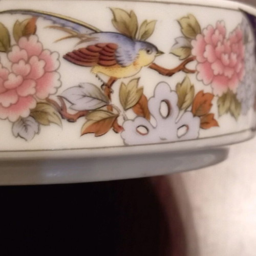 Set of 2 porcelain ashtrays like new with gold details