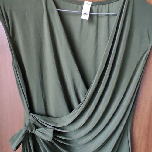 Top like new in khaki color size M