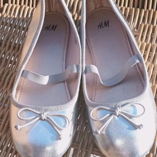 H&M Silver Ballerinas Size 31 Like New