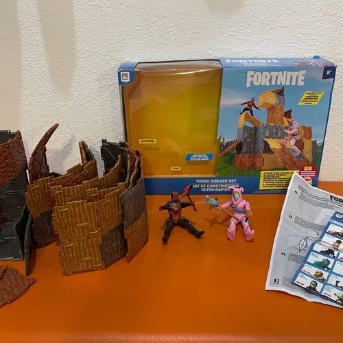Fortnite Turbo Builder Set like new, two action figures Rabbit Raider and Vertex