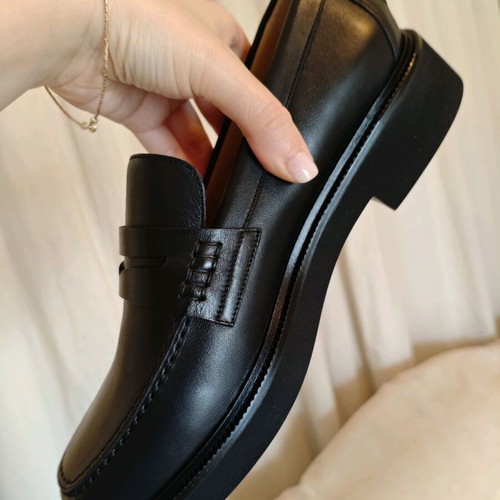 Doucal's leather loafers brand new with tags, size 40, black