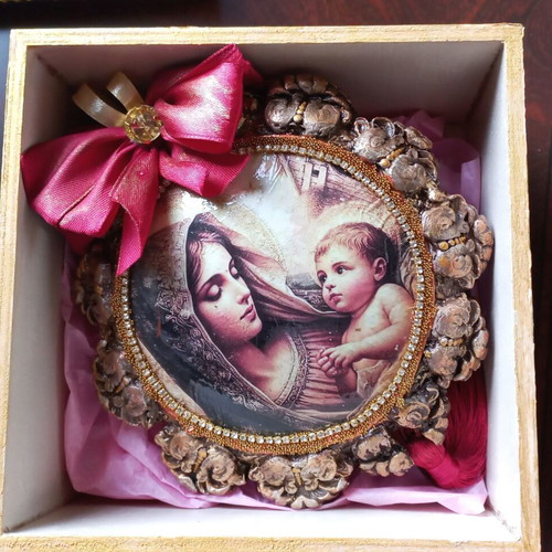 Christmas wooden box new with decoupage and ball