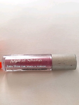 Seventeen eye shadow used, metallic pink roll on