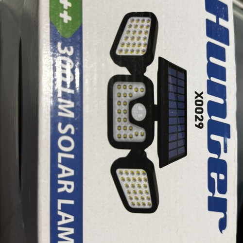 Hunter X0029 Solar Lamp like new, 2*1200mAh, 300 lumens