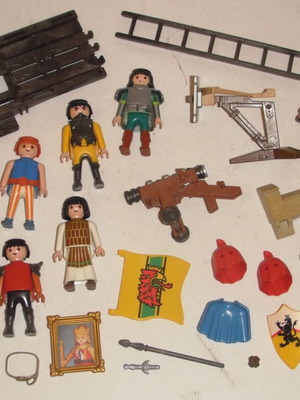 Playmobil μεσαιωνικό πακέτο με φιγούρες και parts μεταχειρισμένο