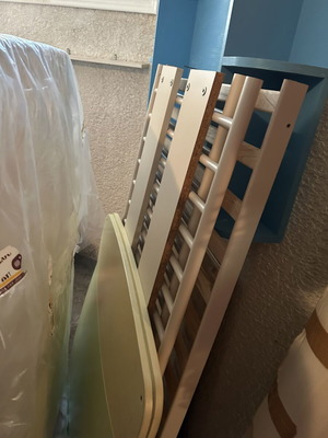Baby cot like new