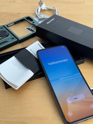 Samsung Galaxy Z Flip 5 256GB γραφίτης σαν καινούργιο
