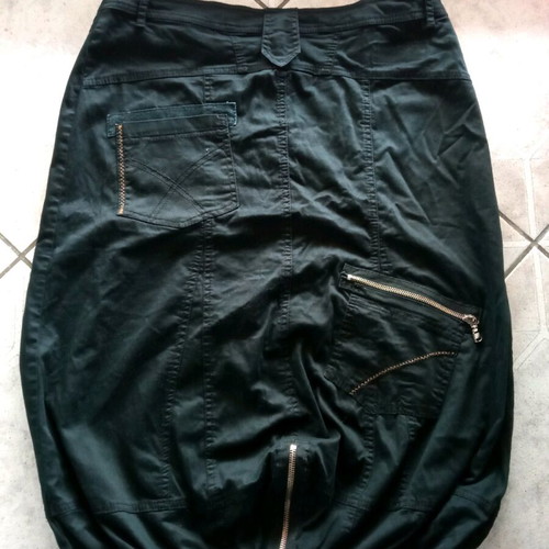 Mat Y2k black skirt like new with unique design and zippers midi