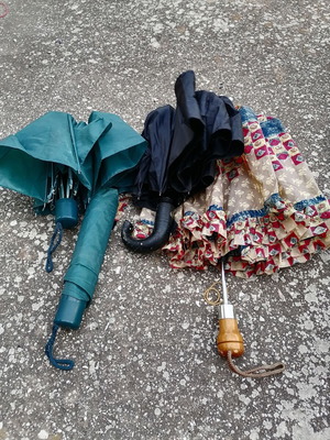 Umbrellas like new, pack of 4 pieces