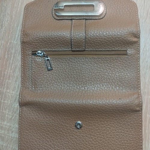 Guess trifold wallet like new, brown-tan pebbled faux leather