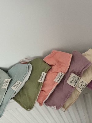 Set of 8 bio cotton drool bibs like new, soft