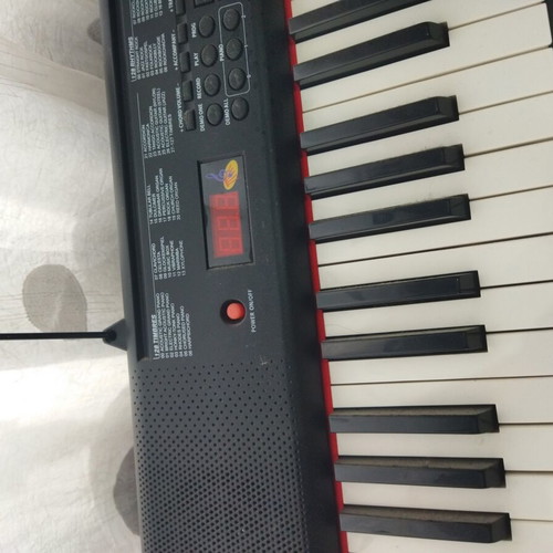 Harmonium like new with stand, battery operated, ideal for beginners