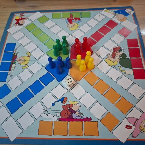 Griniaris classic board game Mika