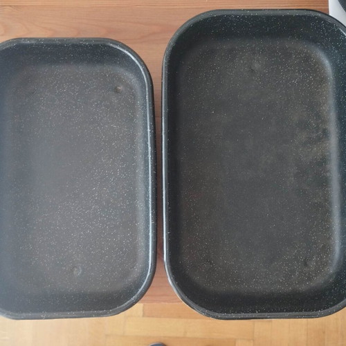 Enamel baking trays set used, 36×24 & 32×20 cm