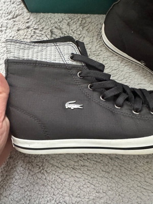 Μποτάκι Lacoste υφασμάτινο μαύρο/γκρι αφόρετο, νούμερο 40