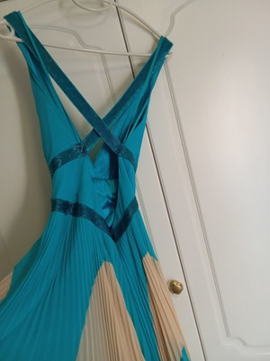 Forever Unique turquoise dress like new, size S