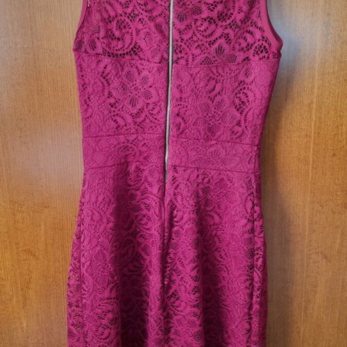 Bordeaux Dress like new, size M 38 10, lace detail