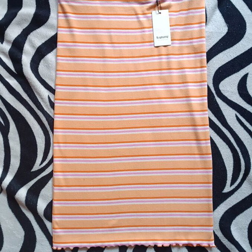 Byoung skirt new with tag, colorful, size S