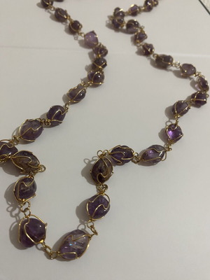 Amethyst bead necklace like new, purple and gold