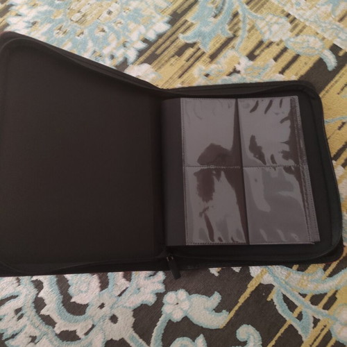 Toploader binder with 112 pockets like new, zipper