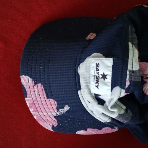 SAYSKY running hats like new, men's and women's