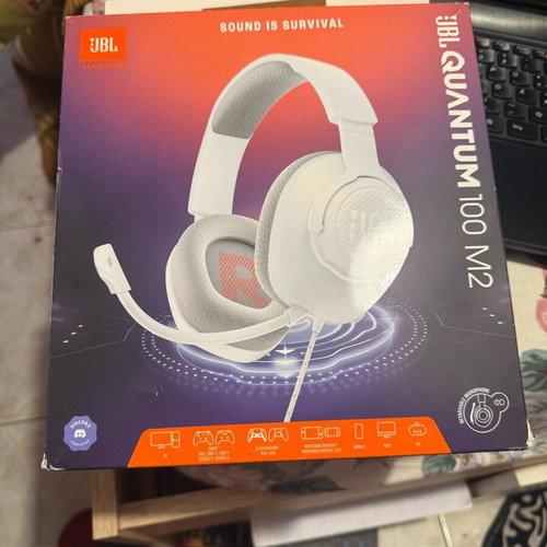 JBL Quantum 100M2 Over Ear Gaming Headset like new, white with 3.5mm connection