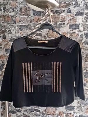 Women's blouse black like new, sizes S and M