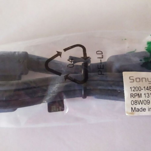 Mobile phone chargers and connection cables used, single piece